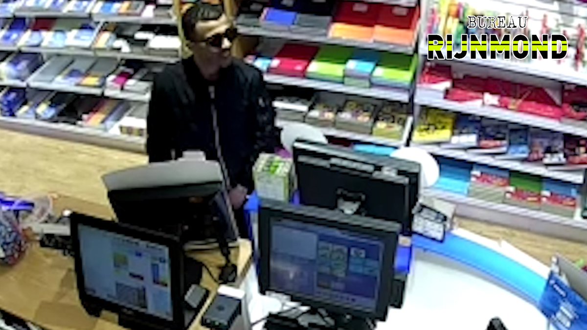 Een straatrover laat er geen gras over groeien. Een kwartier nadat hij een vrouw van haar tas heeft beroofd betaalt hij  contactloos met haar pas bij Primera. En daarbij wordt hij gefilmd. Wie is het? Tips welkom. Video hier: bit.ly/2WKeTws