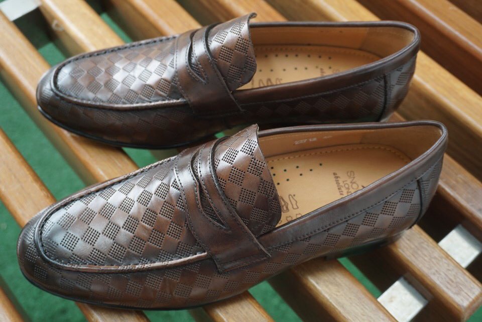 SnowflyShoes's tweet photo. Starting today and ending this Sunday, all our {MEN'S FOOTWEAR] is on 50% DISCOUNT!!

We're giving both you and daddy a HAPPY FATHER'S DAY☺ 

#GiftofComfort #SnowflyShoes https://t.co/pANaUN6O6T