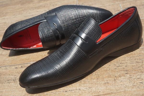 SnowflyShoes's tweet photo. Starting today and ending this Sunday, all our {MEN'S FOOTWEAR] is on 50% DISCOUNT!!

We're giving both you and daddy a HAPPY FATHER'S DAY☺ 

#GiftofComfort #SnowflyShoes https://t.co/pANaUN6O6T