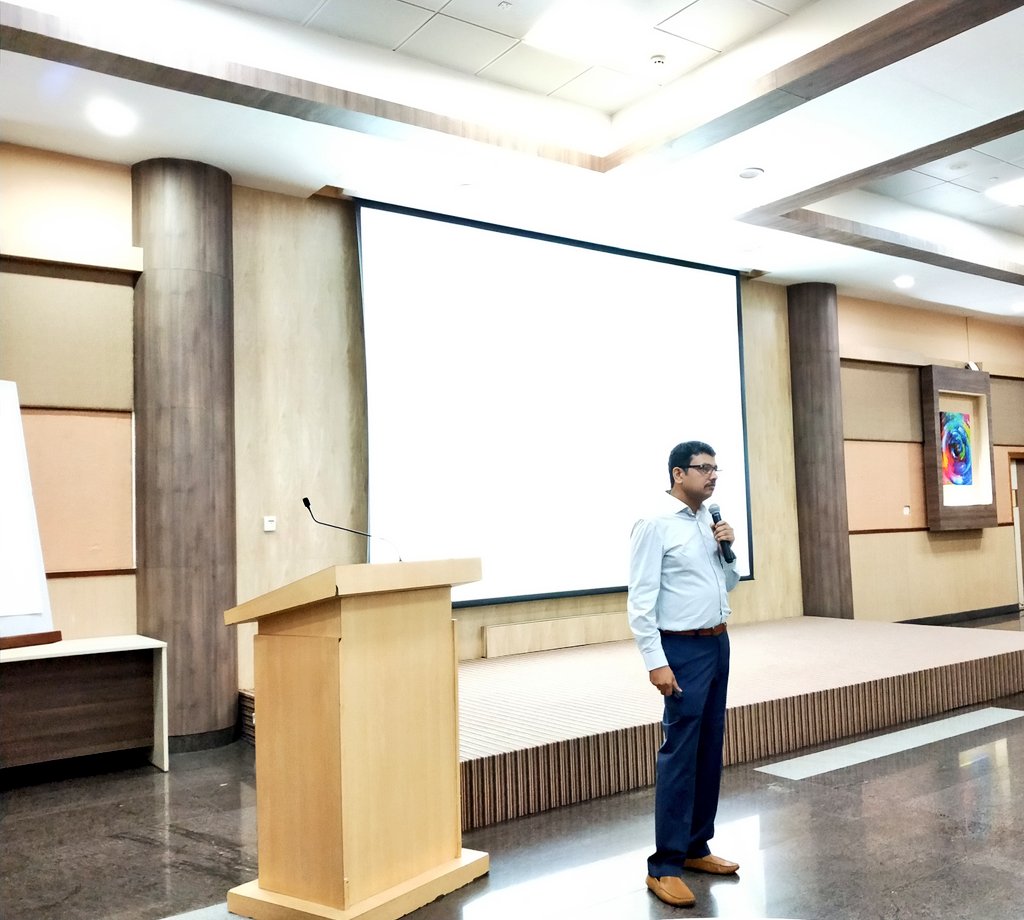 Karthik__Pillai's tweet photo. Intrigued to learn from Maruti Pratapa, how businesses can build and deploy custom apps in #PaaS and integrate the app navigation in #SaaS at @Xoriant #TechX2019. https://t.co/IFCliNy3ct