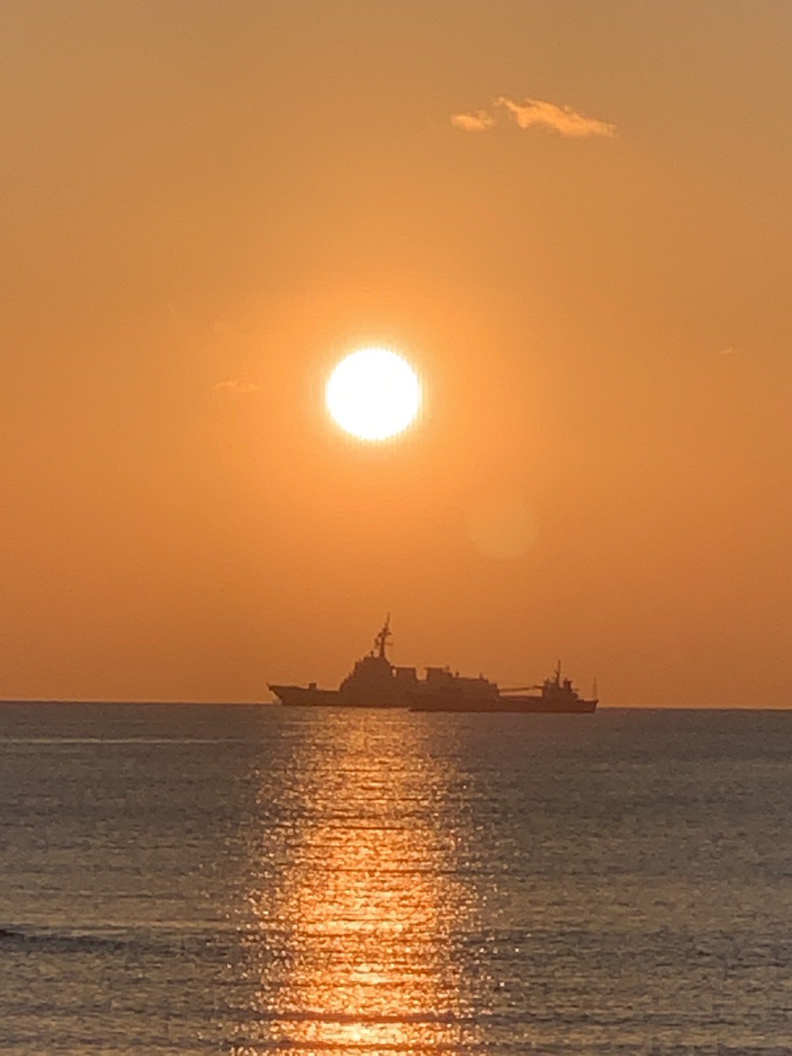 Goodyplan 護衛艦まやが館山港に来ました 館山湾は夕日が綺麗な事ことで有名ですが 護衛艦まやが来たこともあり カメラを持った方がたくさんいました 自衛隊グッズ 護衛艦まや 摩耶 海上自衛隊 T Co Rti35pmixe Twitter