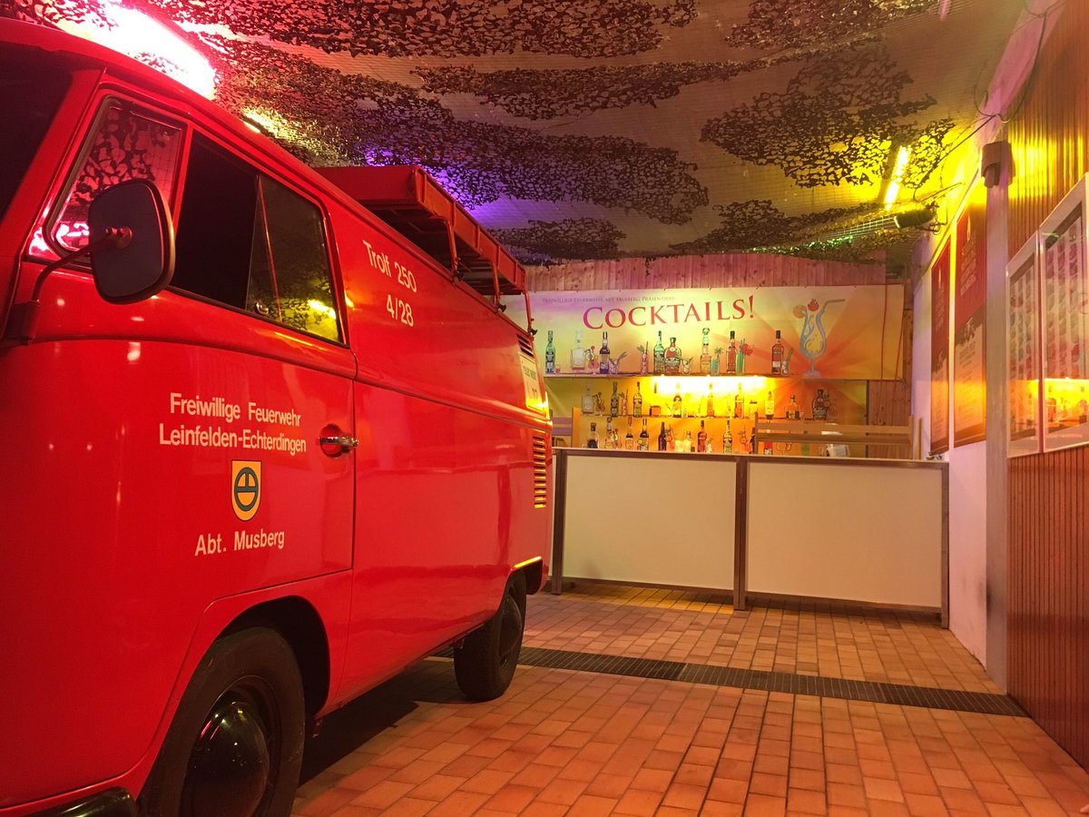 FeuerwehrLE's tweet photo. Cocktail Musberg
Die Cocktail-Bar steht bereit! Kommt heute ab 19 Uhr vorbei. Bei uns in #Musberg steigt die 8. Cocktailparty.
Freut Euch auf exotisch-frischen Cocktails - auch alkoholfrei. Dazu gibt’s Flammkuchen und Twist Potatoes. Wir freuen uns auf Euch! #WirFürLE ^cz https://t.co/on1hhWD7p8