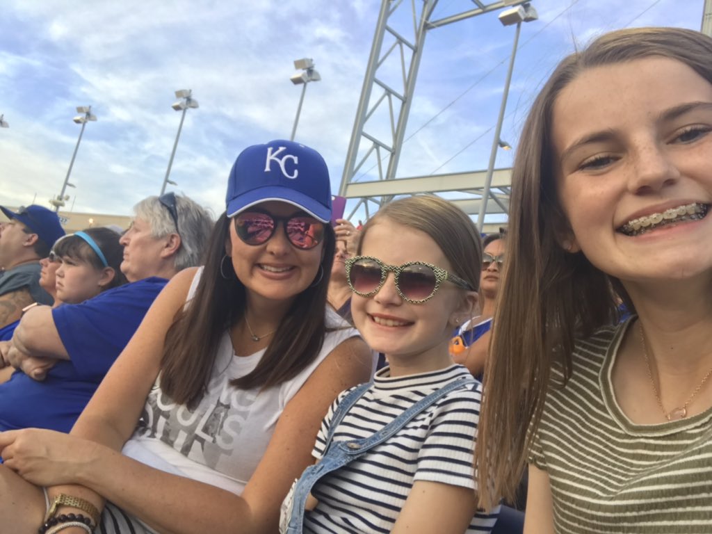 MaureenC25's tweet photo. Great night for baseball! #kcroyals https://t.co/TIWmHx2y7s