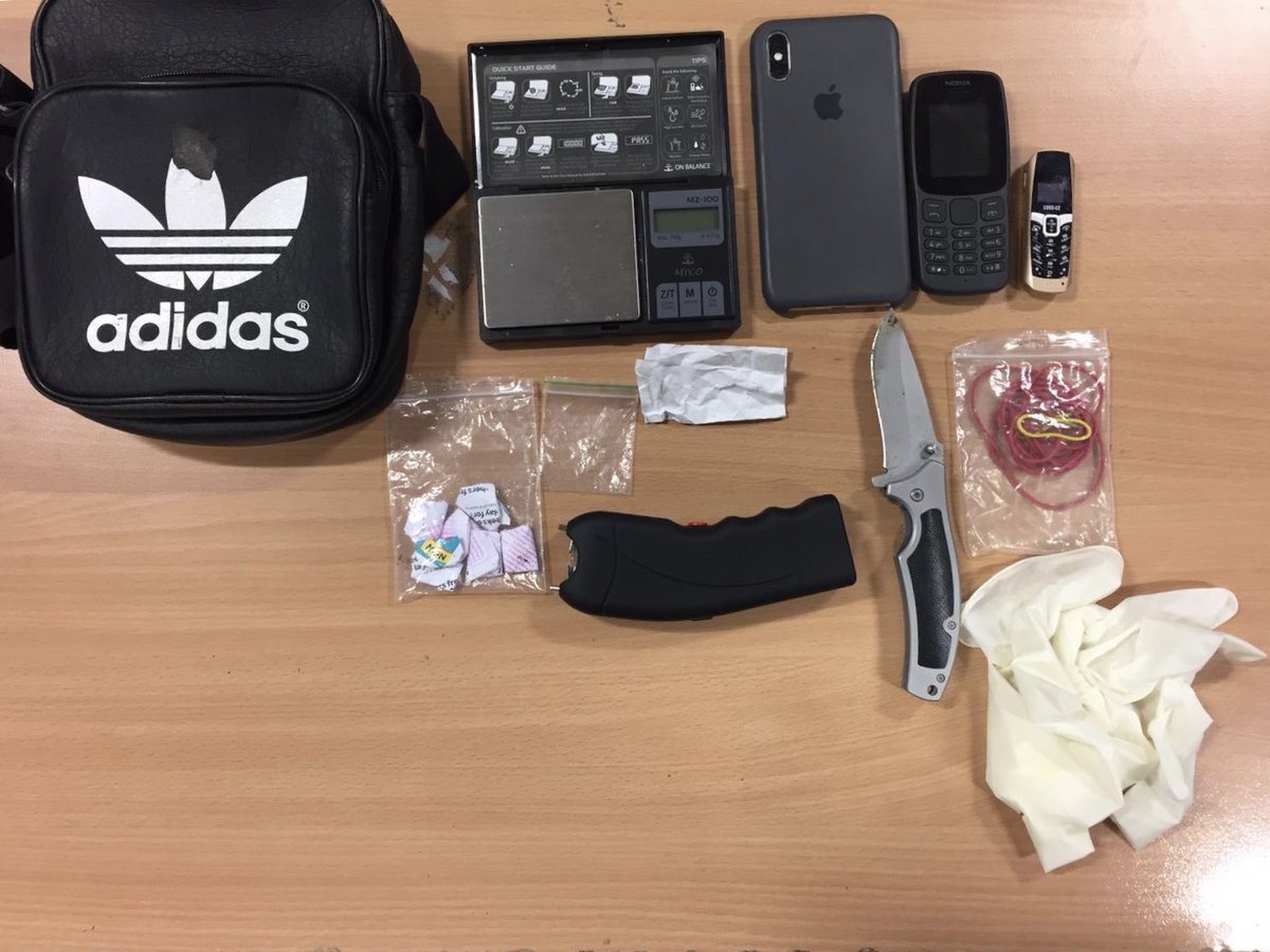 MPSHounslow's tweet photo. #ResponseTeamA interrupted a male watching #LoveIsIand and found him to be in possession of a Taser, a Knife and a quantity of class A drugs.  Safe to say he’s been arrested. #keepinghounslowsafe #itiswhatitis https://t.co/lR5HAq16FY
