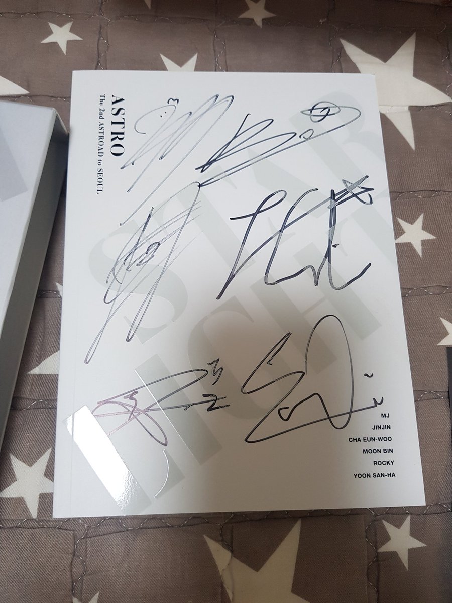 astro_seon's tweet photo. 앜  나에게도 이런 행운이 
친필싸인이 왔다😍
@offclASTRO 
@ASTRO_Staff 
#ASTROAD #아스트로 https://t.co/DlRkE3vaDn