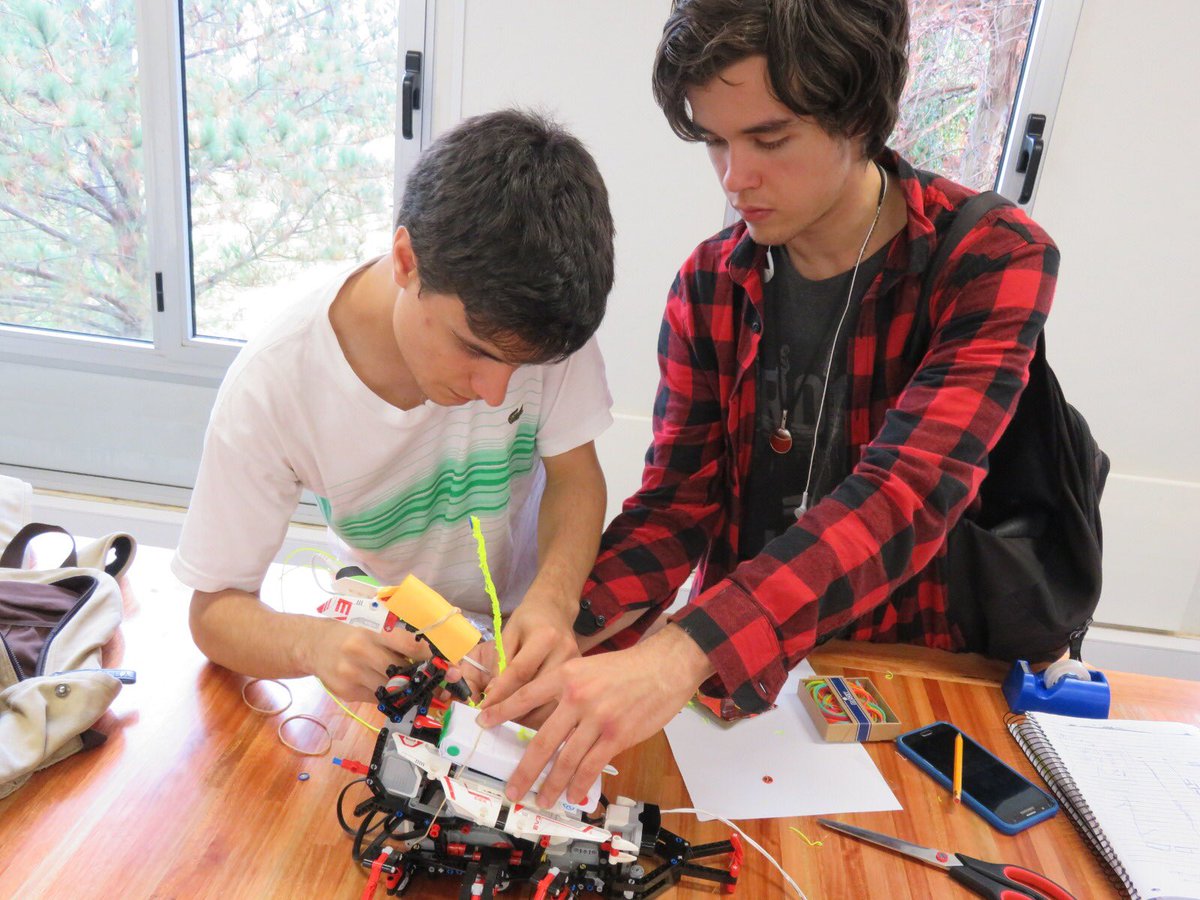 UTECuy's tweet photo. ¿Cómo puedo hacer un prototipo? ¿De dónde debo partir para comenzar a prototipar?
Ayer se realizó el Taller de Prototipos en el #ITRnorte ☺️ #UTECemprende
#estudiantesUTEC y personas de la comunidad estuvieron trabajando en el espacio #UTEClaba con lapiceras y herramientas 3D https://t.co/WZjVlRqXzP