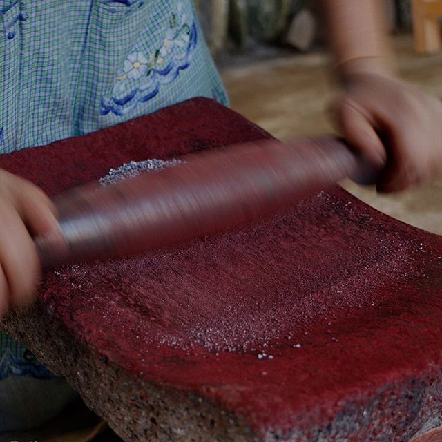 mujostore's tweet photo. Cochineal dye traditionally being prepared in Mexico – then used to #handdye the wool yarns used in the #handwoven #cochineal shawl.
@porfirio_gutierrez_y_familia 
#handloom #weaving #slowmade #sustainablefashion #slowfashion #mujostore#mujobyelizabethleslie #woolyarn #natur… https://t.co/pIgRvlJBOv