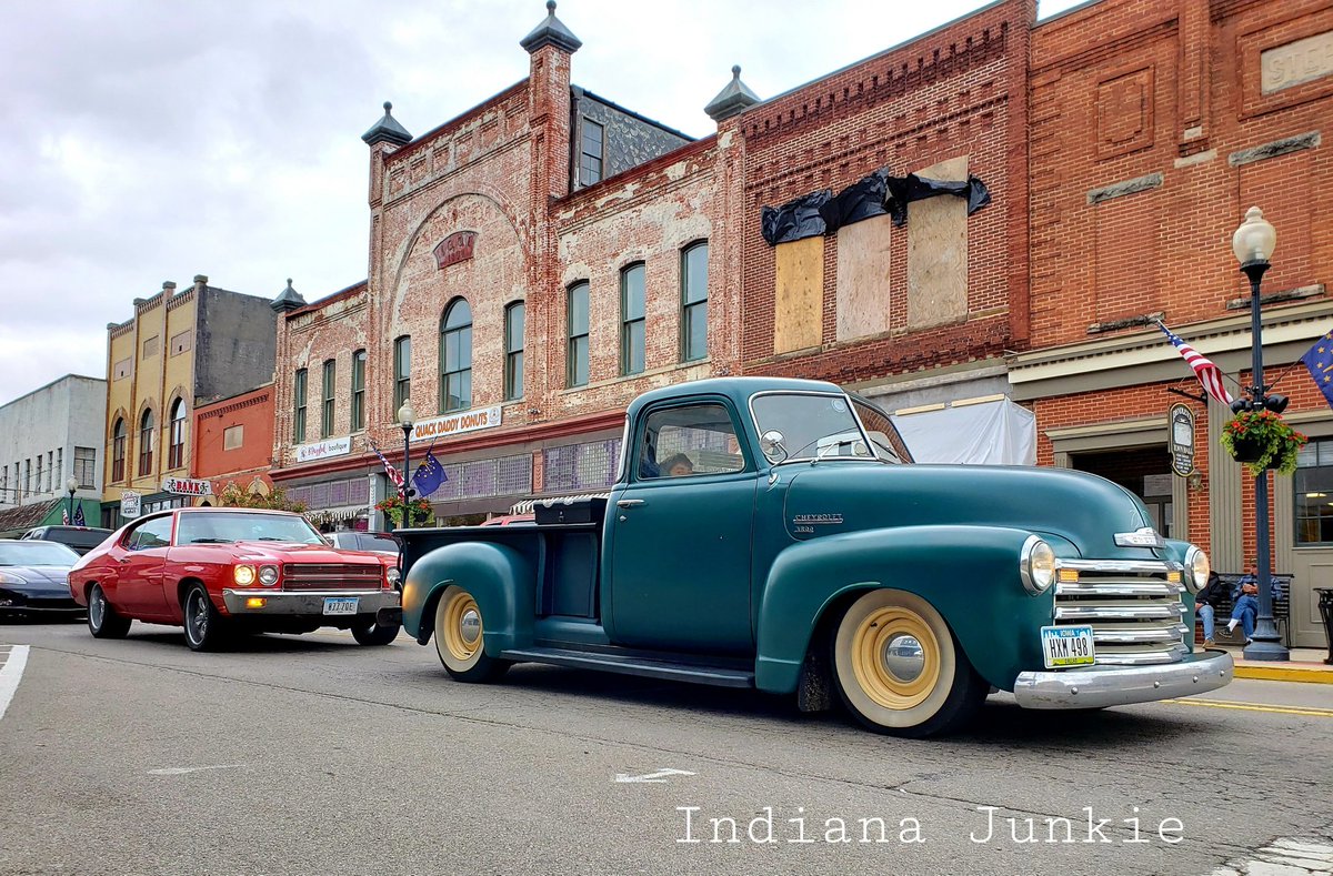 boostergardner's tweet photo. Two weeks ago an F2 tornado came through town today over 2000 hot rods and trucks came through town! Thanks @hotrodmagazine for visiting! #PowerTour25th #hrpt2019 https://t.co/1a6TM3g92n