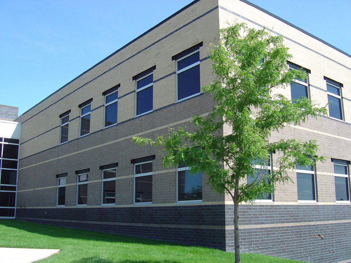 HeartlandBrick's tweet photo. One wall, three different #brick colors. #brickcolors #claybrick #masonry #architecture #architects https://t.co/OerF0bAsxD