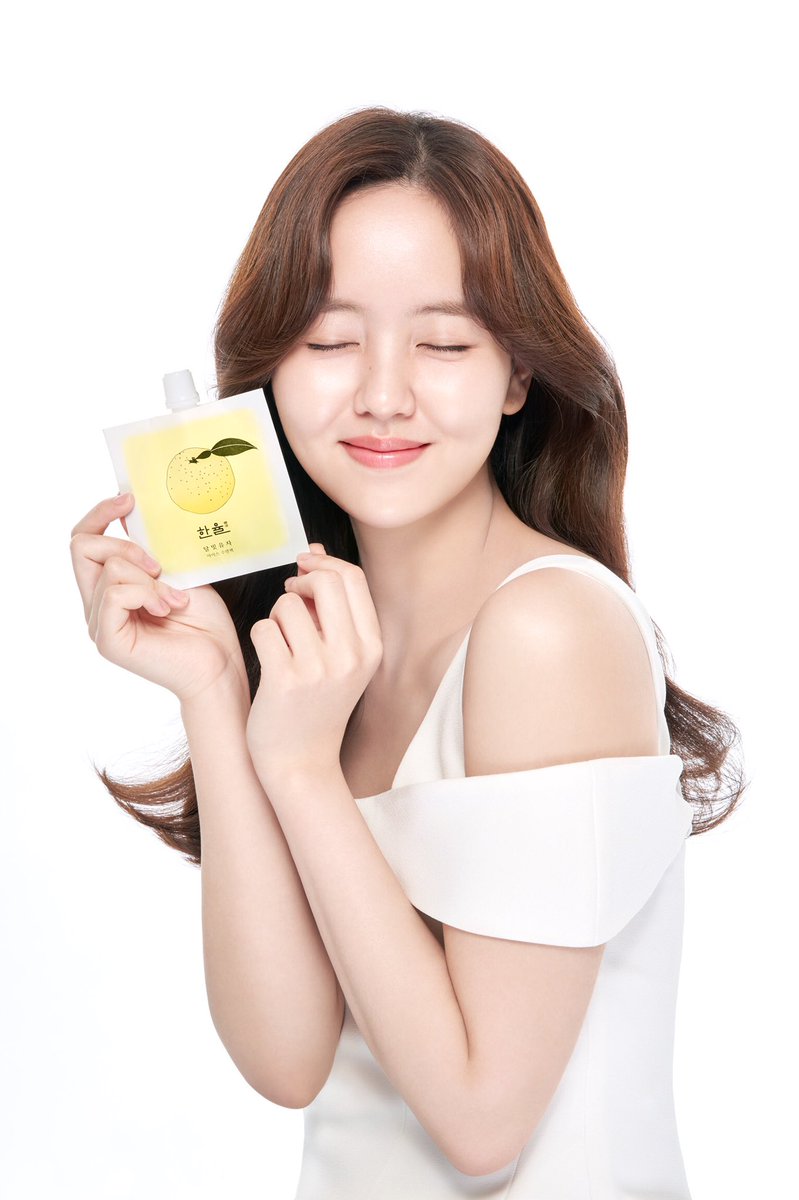 hellokimsohyun's tweet image. 달빛 유자와 어린쑥 🍊🌱 #한율 #한율달빛유자얼려쓰는수면팩 (먹는거 아니에요) #어린쑥수분진정크림  #다좋은건함정🤔