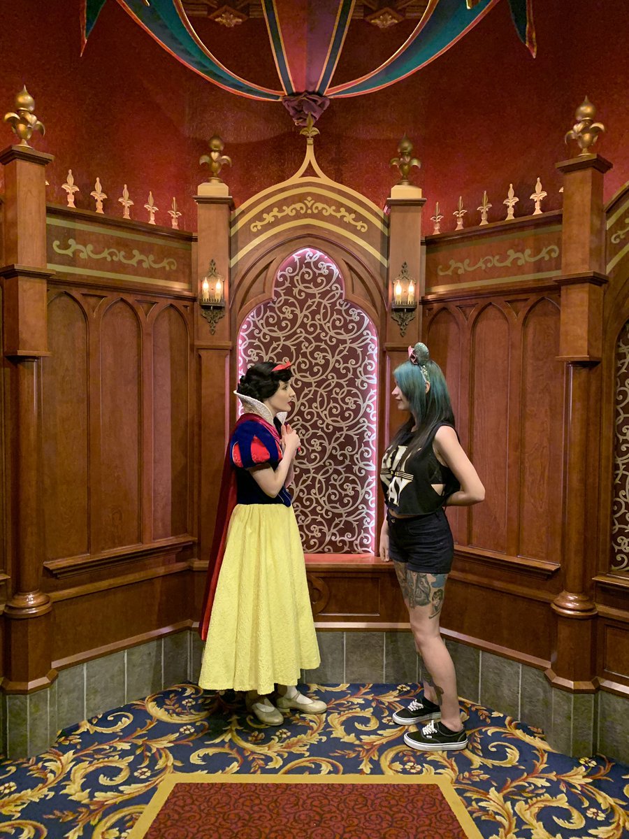 EloraMae's tweet photo. Reminding the Disney princesses who the real top prin is 💕👑 #prinfam https://t.co/f2sXyeP7Tm