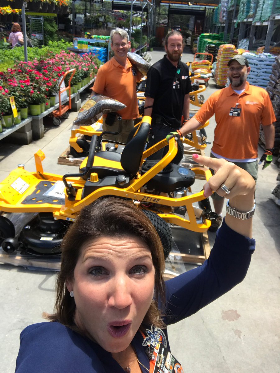 misshd03's tweet photo. Spent a great time with Team Reed!!! Vision-Future-Performance!! #LeanIN to those ZERO’s!!! #MET!!👏👏👏ASSEMBLY!! #inventoryReady!! #GREEN! Keep up the great performance @JustinReedTHD!!! @cokeski @MelissaKTHD @RenaHubbard30 https://t.co/h6dECPzdKr