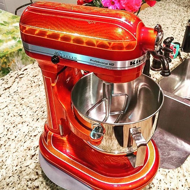 TheRealIndie's tweet image. Our whole kitchen should be this badass. I want to learn to paint someday and this is some great inspiration.

#tbt To this rad @kitchenaidusa Mixer bombed out with our Micro Silver Flake by our brother @dannydjefe⚡️⚡️⚡️⚡️
#DannyDSelect #MicroSilver #Sup… bit.ly/2wQdOnA