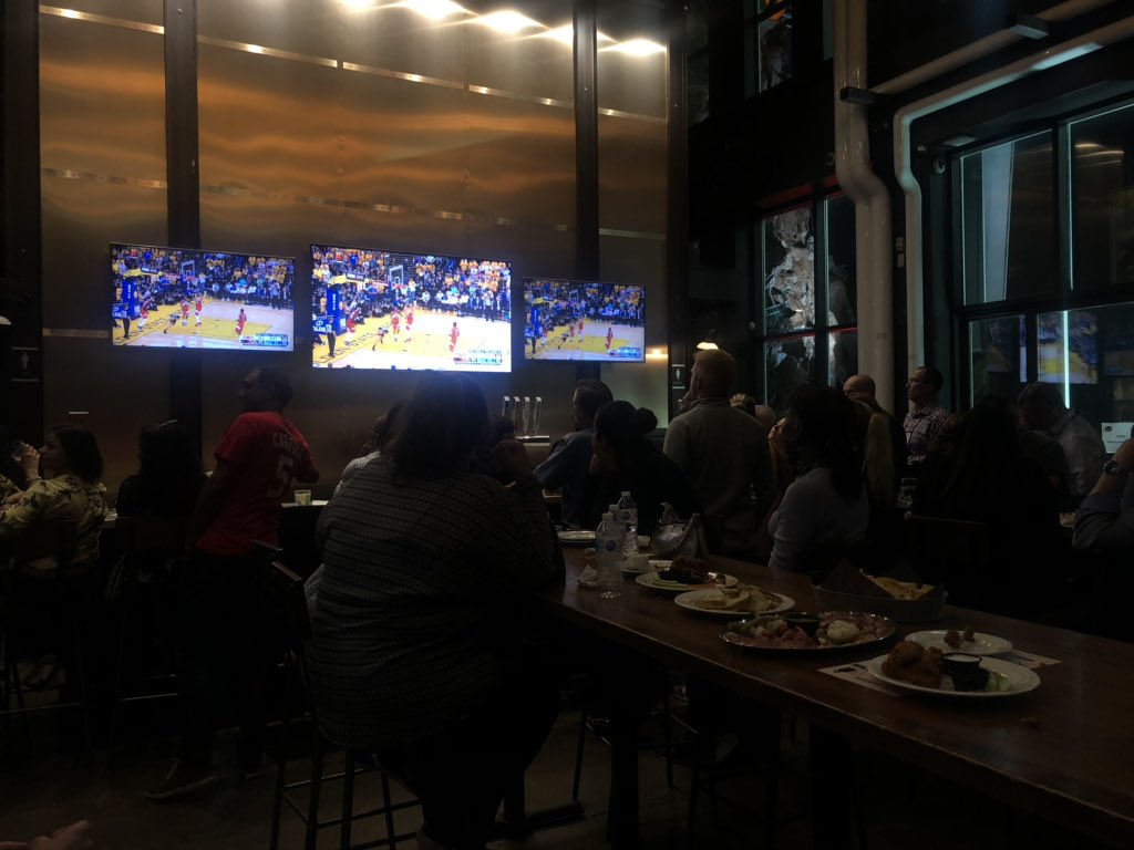 creditinstitute's tweet image. Thanks @equifaxcanada for hosting the Raptors Screening Party at @NiagaraBrewCo #GoRaptorsGo