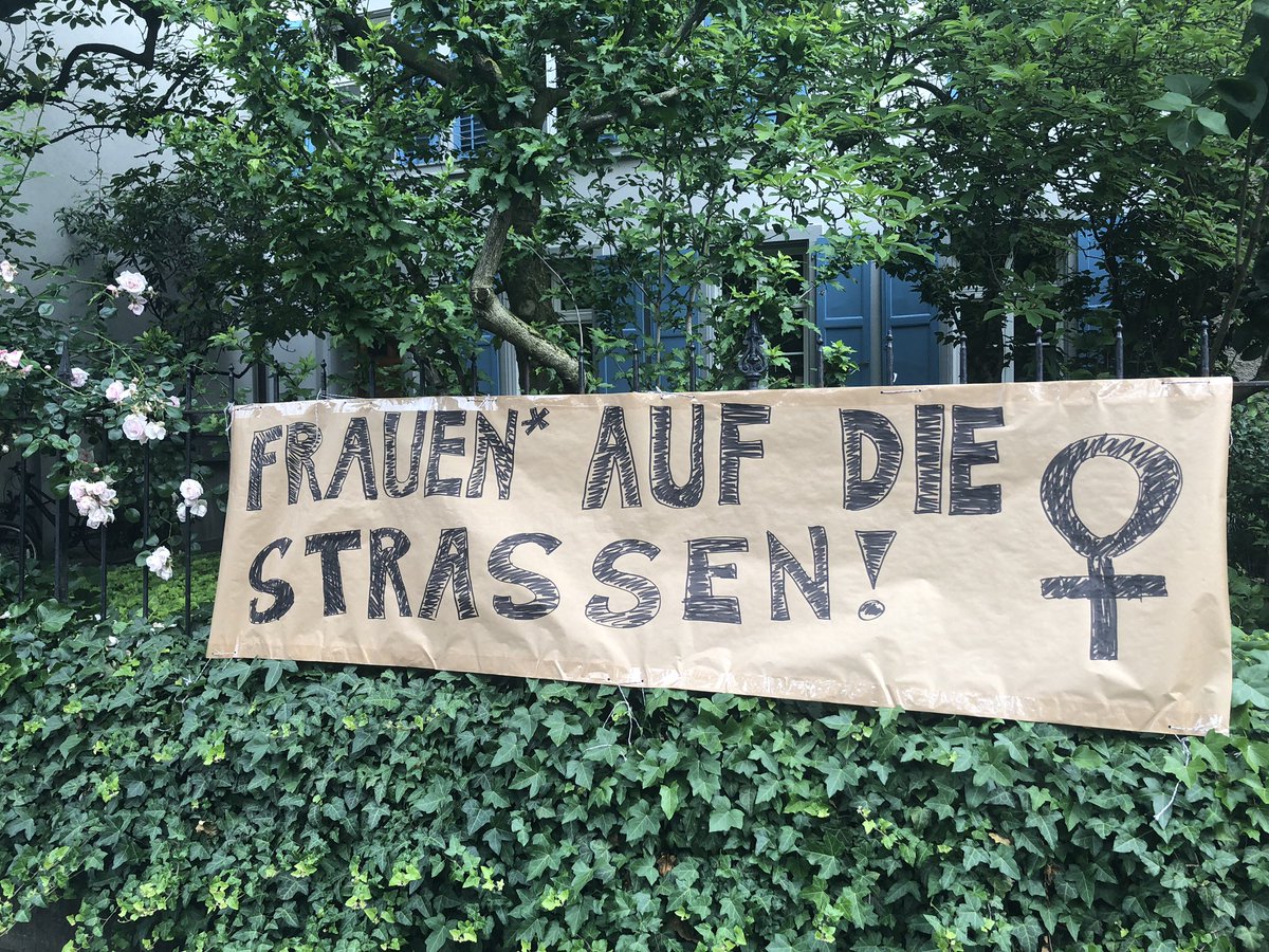 We not going to work today - "we" is women #Frauenstreik2019