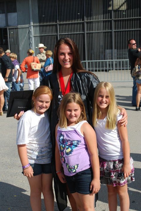 LaurenMurfff's tweet photo. 8 years later, and just a little bit more dysfunctional. I love you sissies https://t.co/V9VyonSYRc