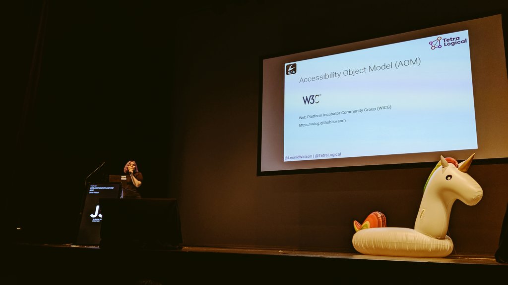 Really interesting talk about web components and the AOM by @LeonieWatson!!! 
#jsconfasia