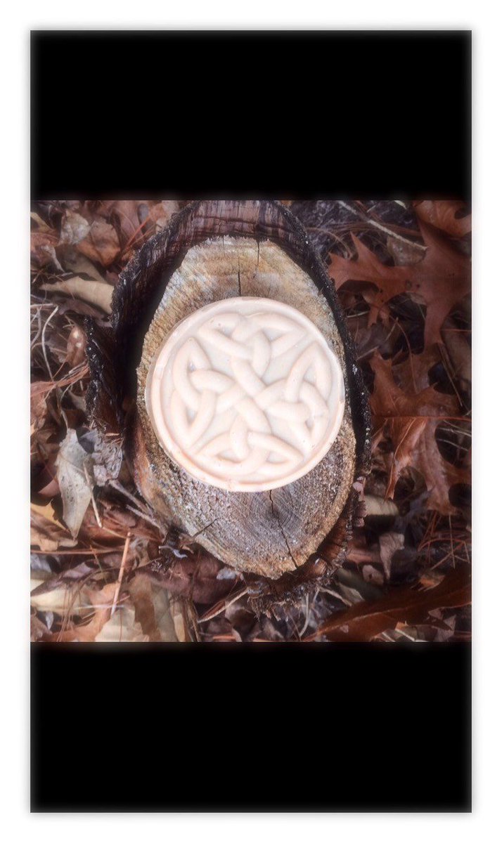 GoodKittyNats's tweet photo. French Red Clay Soap, Almond scented shea butter, mango butter, coconut oil with unisex design https://t.co/27LA44Rdz6 #Handmade #Skincare #Bathfizzy #HandcraftedSoap #Naturalskincare #GoodKittyNaturals #GKN #EtsyShop #Etsy #Bathbomb #RedClaySoap https://t.co/o2oZt9m7Xl