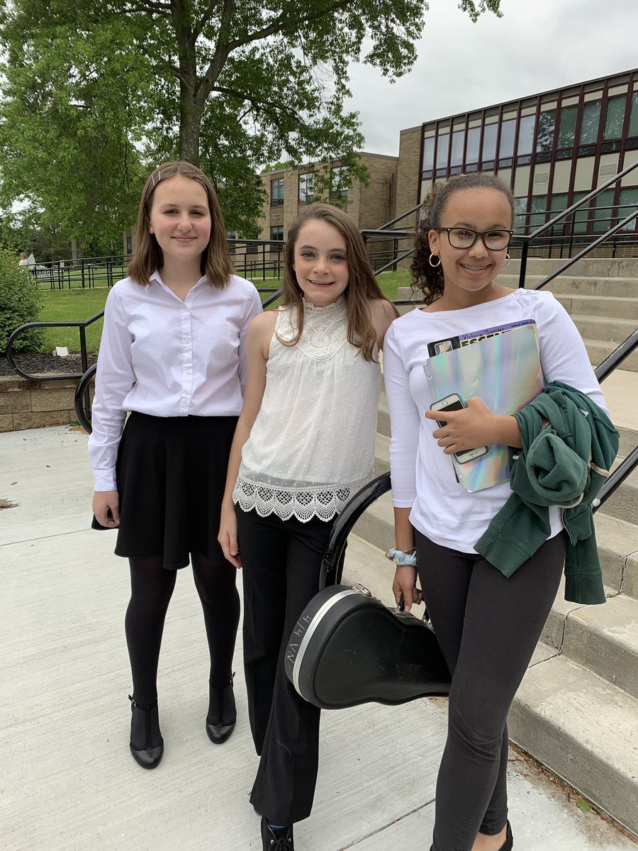 cuccicoo1002's tweet photo. Carmel Spring Concert series 1988 (my siblings) vs 2019 ♥️ (my child and friends) #carmelschools #gfms #springconcertseries #carmelmusicdepartment https://t.co/U20ObwaSiq