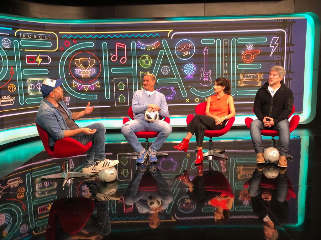 👏 <a href="/nicocayeta/">cayeta</a> - <a href="/pachu_penia/">Aq</a> - <a href="/aleamartinez/">Ale Martinez</a> reciben a <a href="/islasluisok/">Luis Islas</a> en el living de #RepechajeDIRECTV

¡Gran programa por la pantalla de @directvsportsar!