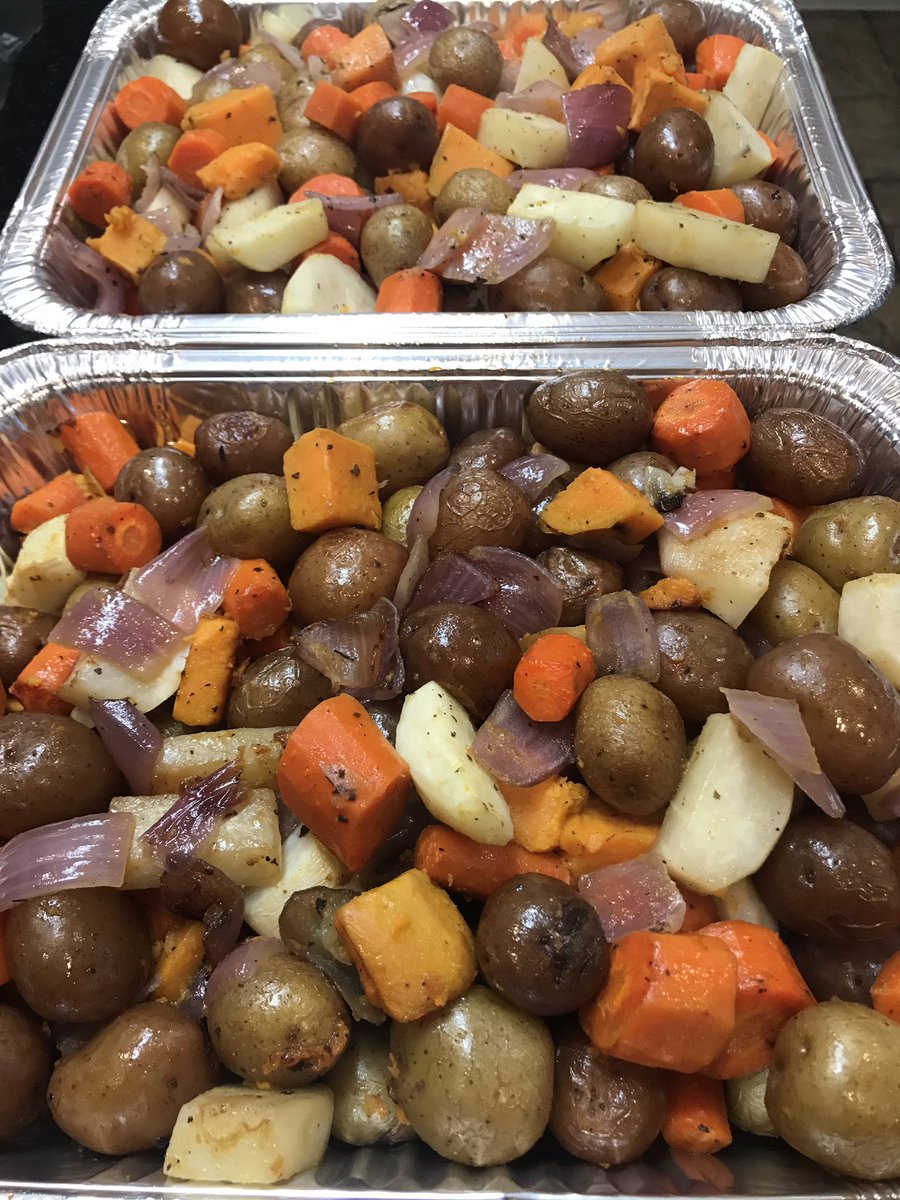 PorkIslandBBQ's tweet photo. Why I love what I do & why I call it “South Jersey BBQ” or “Piney BBQ”. We’ll do it all; from the reg stuff to roasted root veggies, smoked sausage and even Pepperoni bread! #porkislandbbq #southjerseybbq #pineybbq #gopigorgohome https://t.co/WIJMZOKiqW