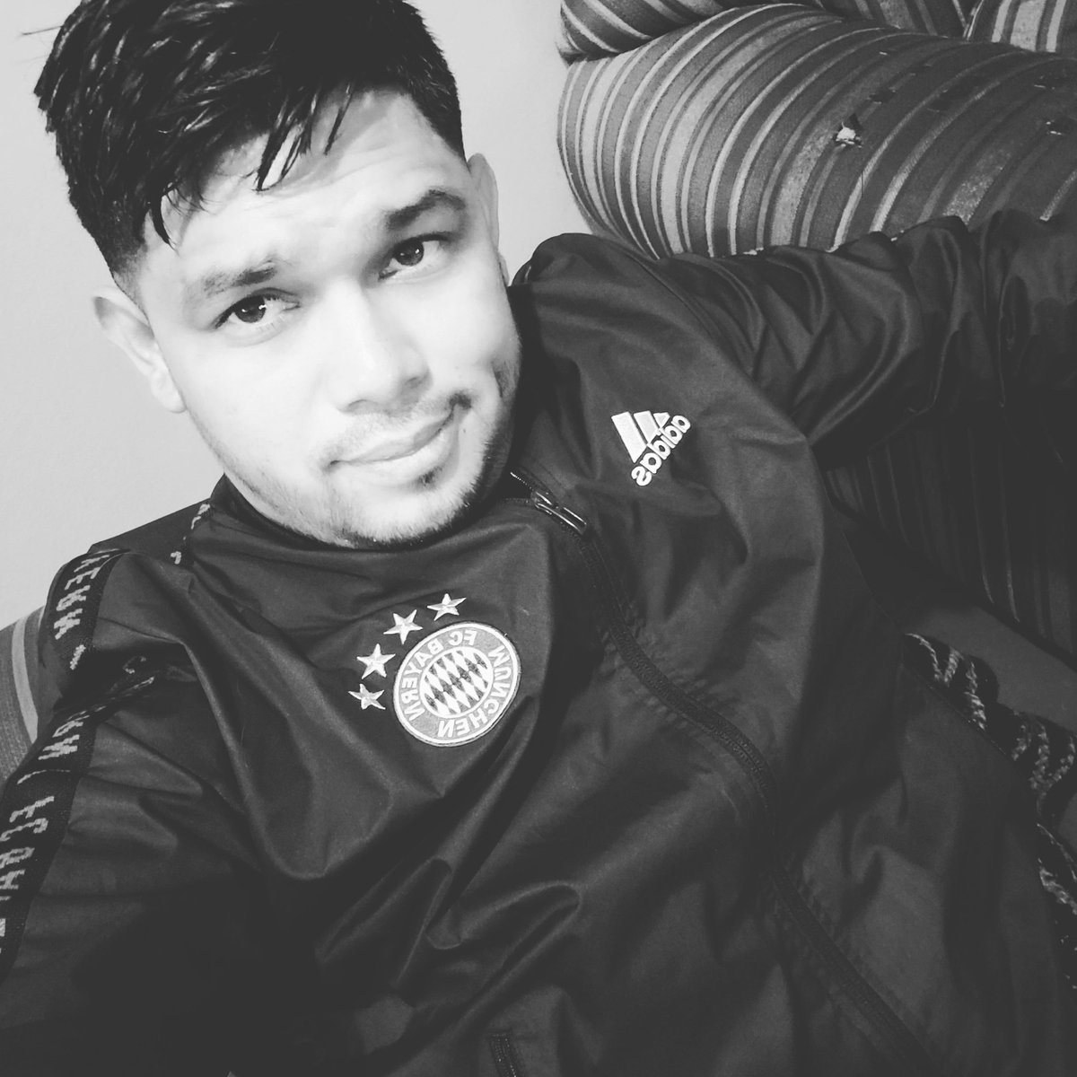 Aparicio379's tweet photo. 😎 https://t.co/5lAi6vpmm2