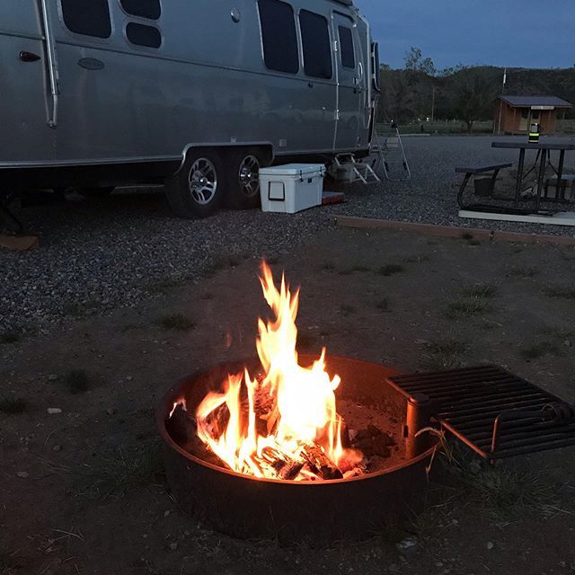 LtTourists's tweet photo. Enjoying our fire pit on this beautiful night.  Long road hike around Beaver Creek Resvr today. See stories for pics. 
Tomorrow going to wolf creek pass where we will be on the continental divide and hope to do a short hike to a waterfall. 🤞🏻
#colorado #… https://t.co/RYD9AjPeKR https://t.co/Grt6GGDmau