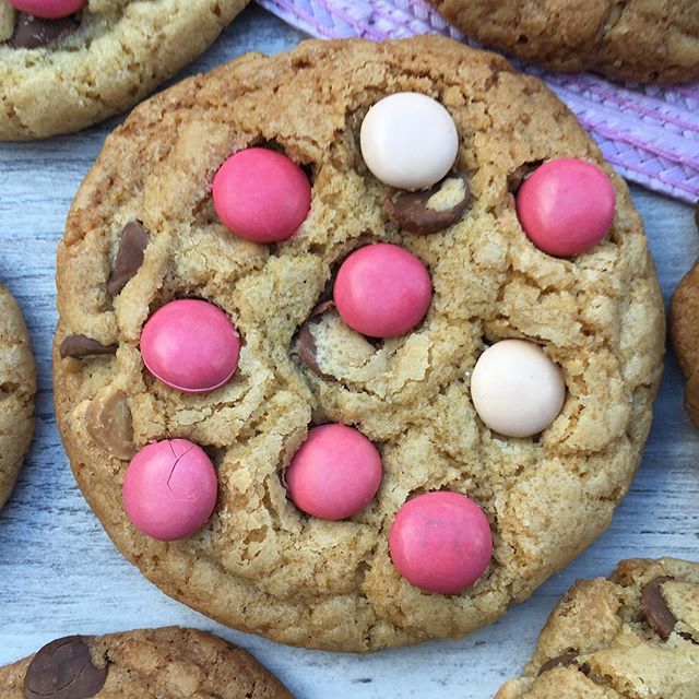 checkered_chef's tweet photo. For pretty chocolate chip cookies add pink and white M&amp;M’s! 
#homecooking101 #chocolatechipcookies #cookies https://t.co/5i1kkRztaO