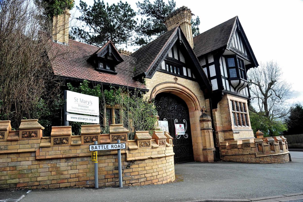 worcesternews's tweet image. Work finally begins to convert old school into retirement village dlvr.it/R6ZtDy