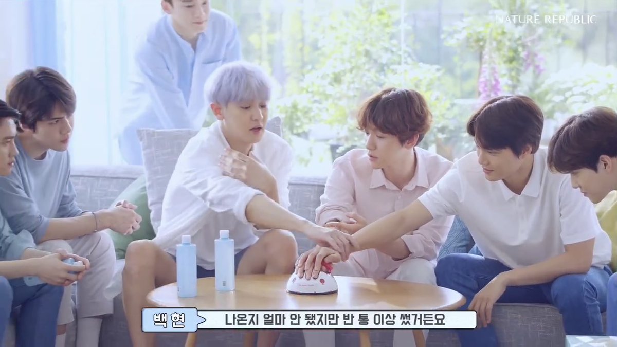 kimkwan7's tweet photo. Step การหึง
-น้องจงอินวางมือลงมือแบคปั๊บ ชานยอลมองปุ๊บ
-รีบเอามือมาจับออกทันที (สังเกตสีหน้าน้องจงอิน)
-ปฏิกิริยาแบคแบบ “หือ ทำแบบนี้คืออะไร”
-ชานแบคมองหน้ากัน สื่อสารในใจว่ารู้สึกยังไง
ปล.เหมือนน้องจงอินลองแกล้งชานยอลเฉยๆอ่ะ ว่าจะมีปฏิกิริยายังไง
#chanbaek 
#614everWithChanBaek https://t.co/xp1K0MG6kj