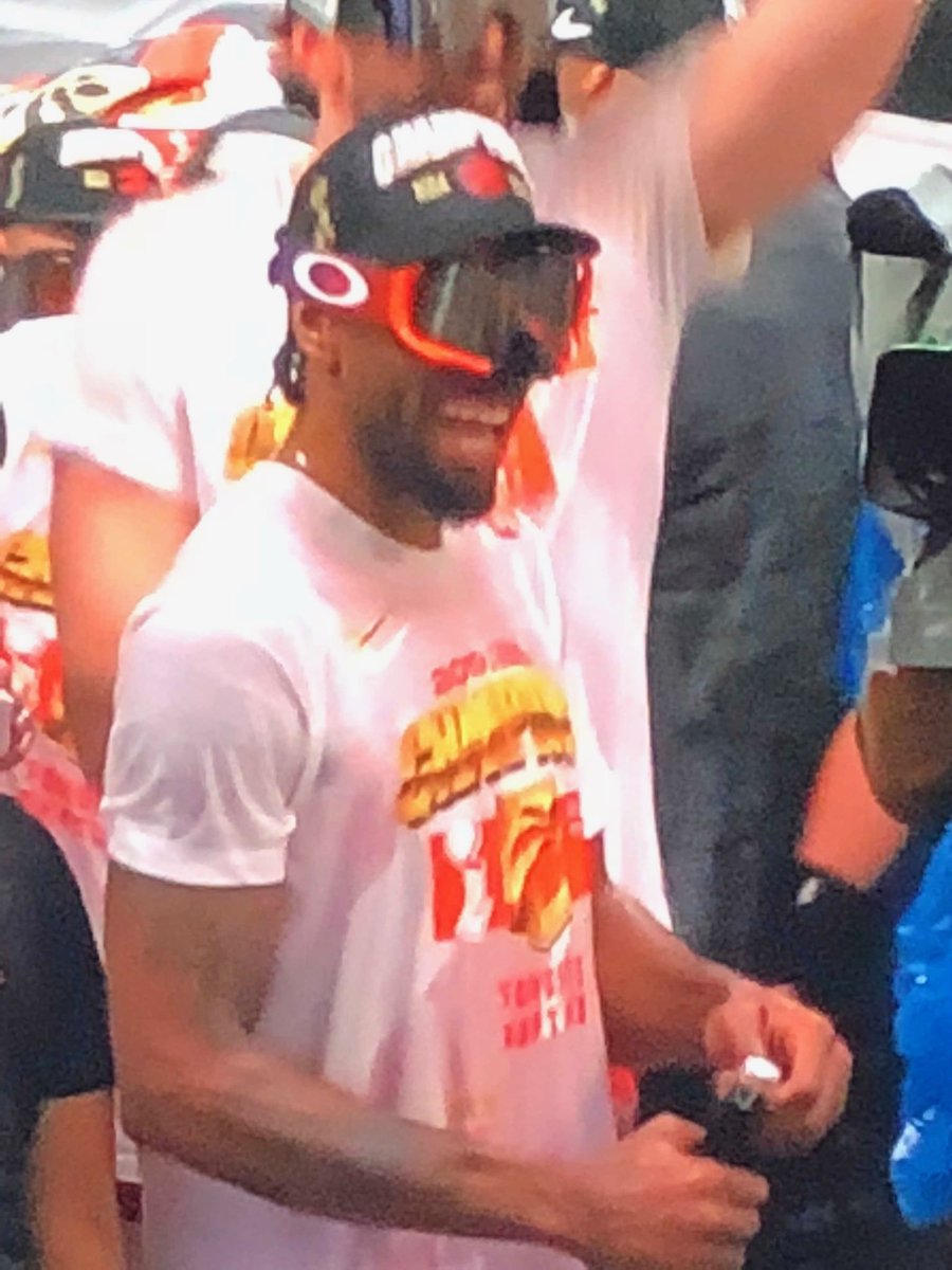 rob_mcanally's tweet photo. Love seeing Kawhi let loose.   He’s been on a no fun diet for over a year. Eat all the cake Kawhi!!! #NBEH!! https://t.co/yhckSxTmVC