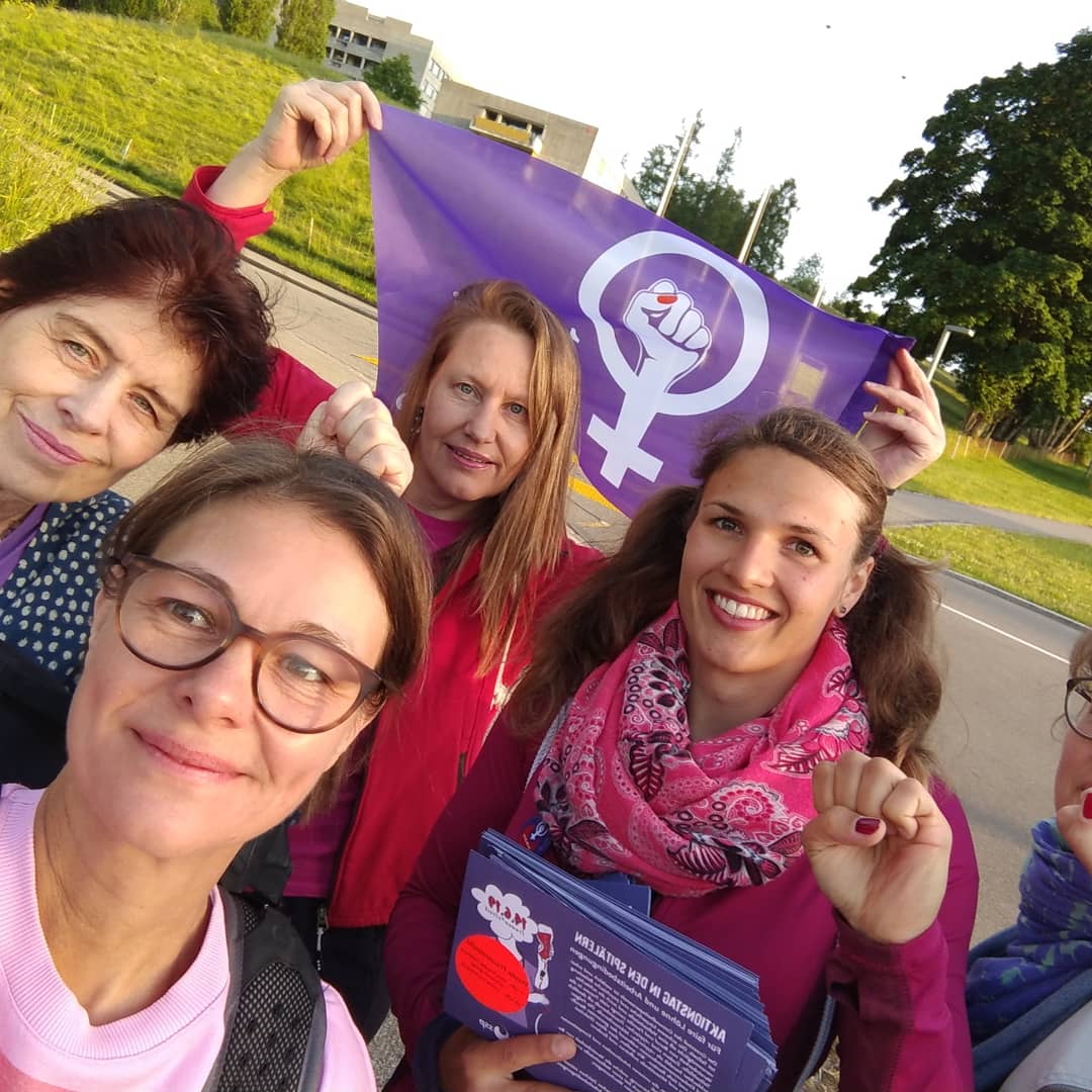 VPOD_Schweiz's tweet photo. Earlybirds am Triemli. Flyern für den Frauen*streik.
#frauenstreik #frauenstreik19 #frauenstreik2019 #gleichstellung #lohngleichheit https://t.co/XVyBYl5ar5