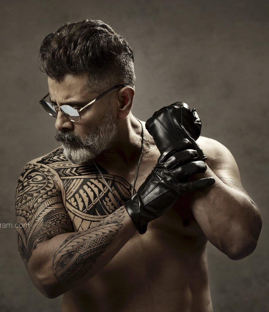 IamSajith1's tweet photo. #KKUpdateவேணும்கமல்சார்
#KKUpdateவேணும்கமல்சார்

#ChiyaanVikram
#KKUpdate #KadaramKondan Spread the tag guys🤝🏻

@RajeshMSelva @RKFI @GhibranOfficial @ikamalhaasan @tridentartsoffl @aksharahaasan1 @AbiHassan_ @PiriyanLyricist @Muzik247in  @shrutihaasan  @ShabirMusic https://t.co/oAnAlPnBeL