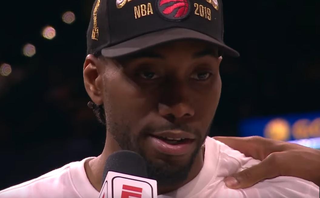 【影片】罕見!可愛榮膺FMVP,談起馬刺時卻嘶啞哽咽:去年夏天真的經歷太多!-黑特籃球-NBA新聞影音圖片分享社區