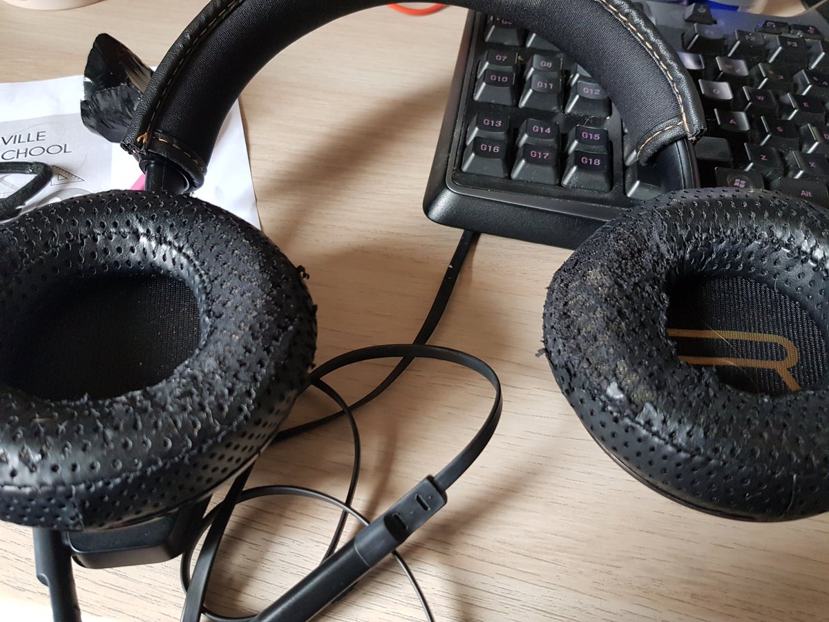 RockaReally's tweet photo. Does anyone know if I can buy replacement cups for my #Rig600's from @RIG_GamingANZ? The leather is disintegrating and it's getting a little irritating. https://t.co/h8IYQBtEu6