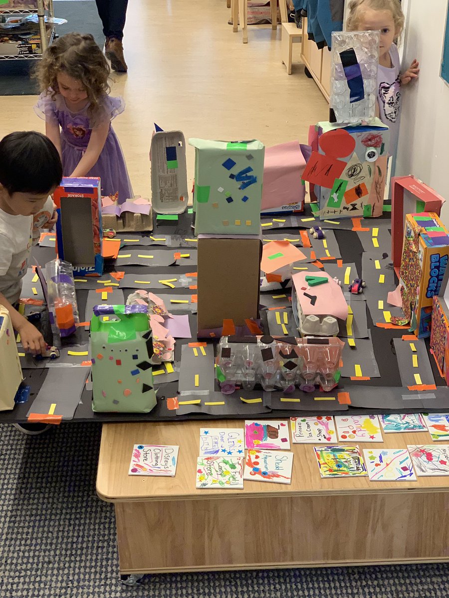 AskAndreaHite's tweet image. Today was our second #LateDayPalooza and it was a great success! Loved seeing all the spring projects &amp;amp; of course, spending time as a community while dancing 😉 #uclskids #LabExtendedDay #uchicagolab @uchicagolab