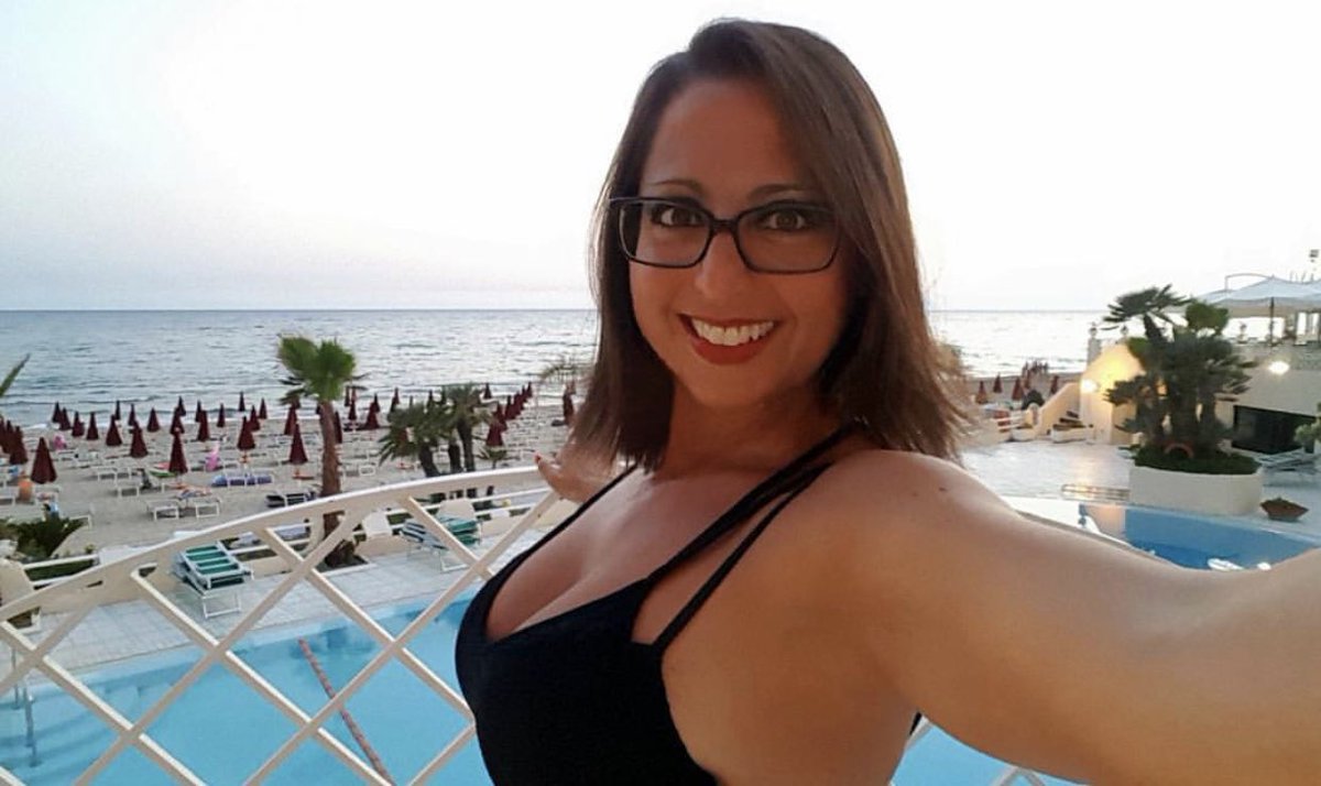 RiaUrsula's tweet photo. 🌹#business #Beach #SundayMorning https://t.co/Whz8EhjLVT