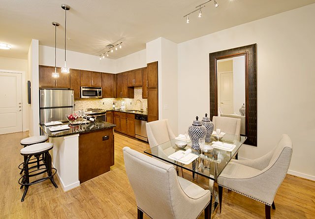 Renters_Network's tweet photo. ⭕️Will consider #BrokenLeases or #Evictions !
Apt#4812A - #Houston, TX, 77043
1 BR $1,350-2,310 /mo
2 BR $1,750-2,450 /mo
🌻UP TO 2 MONTHS FREE (12mo Lease)
🌻
Contact Pinerock Managemnet 713-471-8999
#EnergyCorridor #CityCentre #BriarForest #rent #apartment #rentersnetwork https://t.co/NOJf2VUPOq