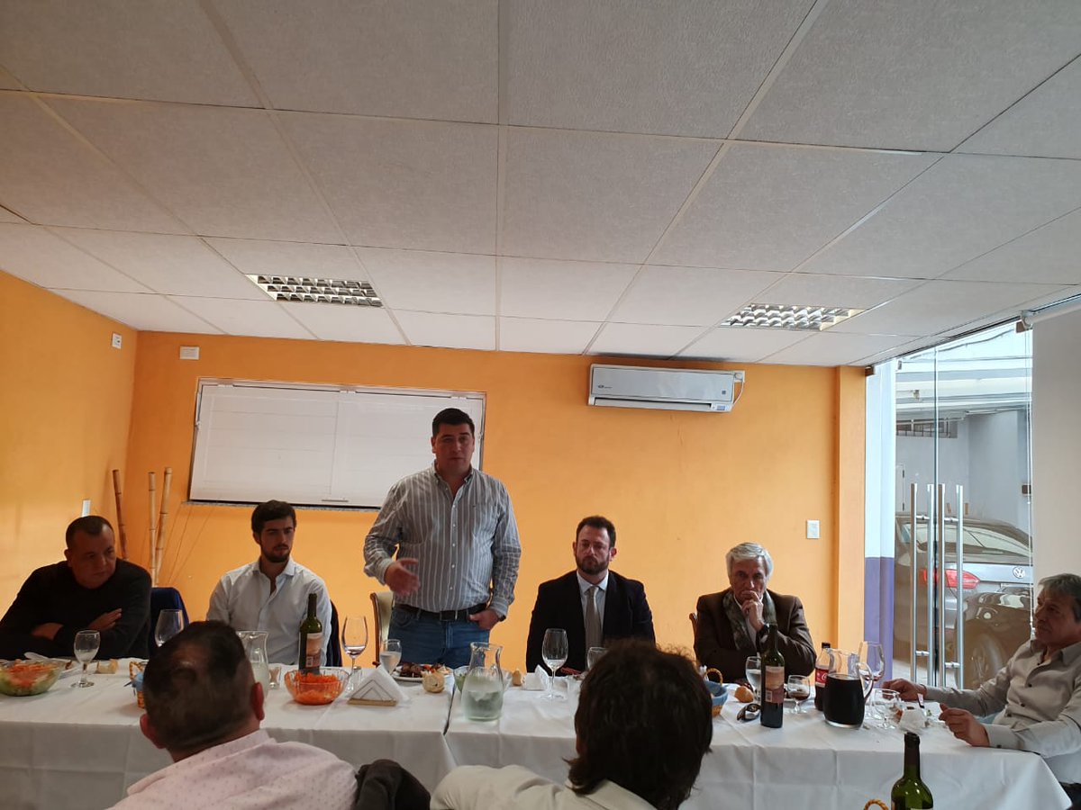 JeronimoCOK's tweet photo. Nos reunimos con @joseurtubeyok con quién intercambiamos ideas sobre como mejorar el desarrollo industrial y como generar nuevos puestos de trabajo https://t.co/GA1AjICihO