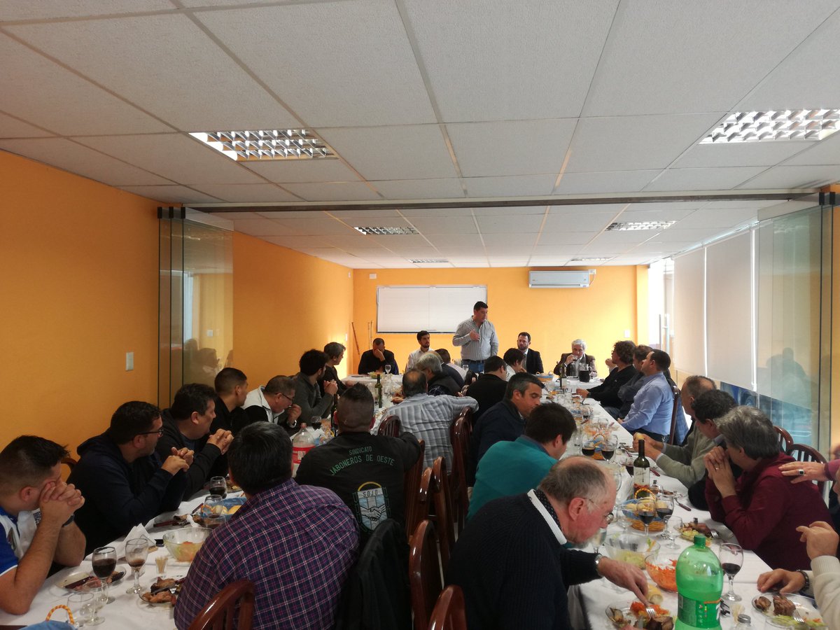 Nos reunimos con <a href="/joseurtubeyok/">José Urtubey</a> con quién intercambiamos ideas sobre como mejorar el desarrollo industrial y como generar nuevos puestos de trabajo