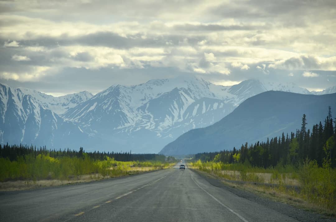 xjackiehong's tweet photo. Sometimes, I still can't believe the Yukon isn't just some massive photorealistic rendering https://t.co/TbXsCLpgJU