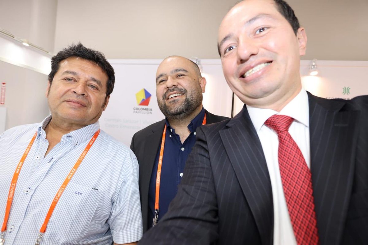 Fedesmeraldas's tweet photo. #ACODES y #FEDESMERALDAS culminaron exitosamente su participación en el JCK de las Vegas, un evento de joyería líder en América del Nort. https://t.co/H8BhjCSZnC