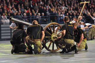 BhamTattoo's tweet photo. WIN | To mark #DDay75 &amp; also the announcement of our 2019 performers @BhamTattoo @ArenaBirmingham we have a family ticket (4 people) to give away. Retweet to be in with a chance to win in our #DDay competition. 
Visit https://t.co/uz7EvJLFY9  for more info on the #Brum Tattoo https://t.co/CaKm9kWPp5