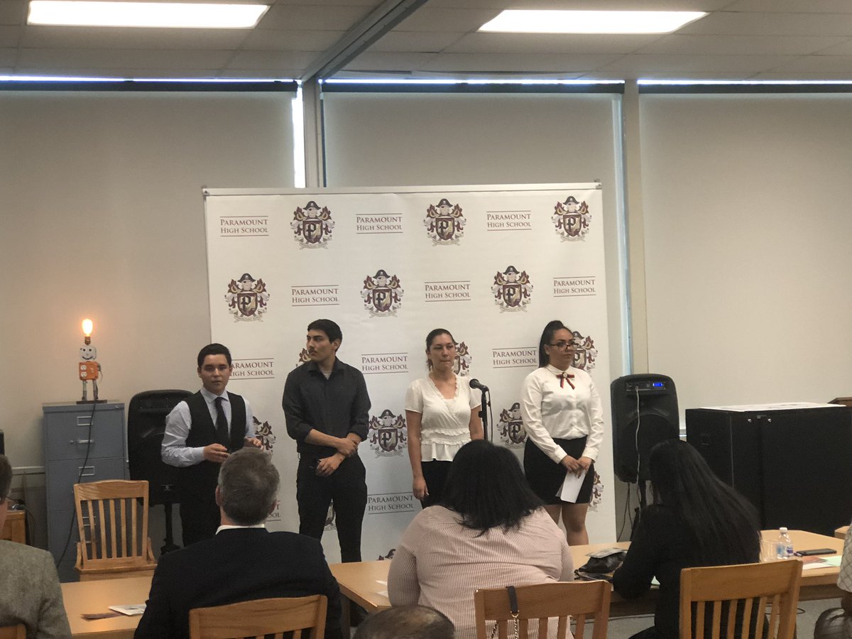 RyanDSmithEdD's tweet photo. The young Paramount HS entrepreneurs who started @OEnvir are pitching a unique product that will help the environment. Well done! I’m ready to invest! Super business plan! 👏 https://t.co/5KsC27ZuPI