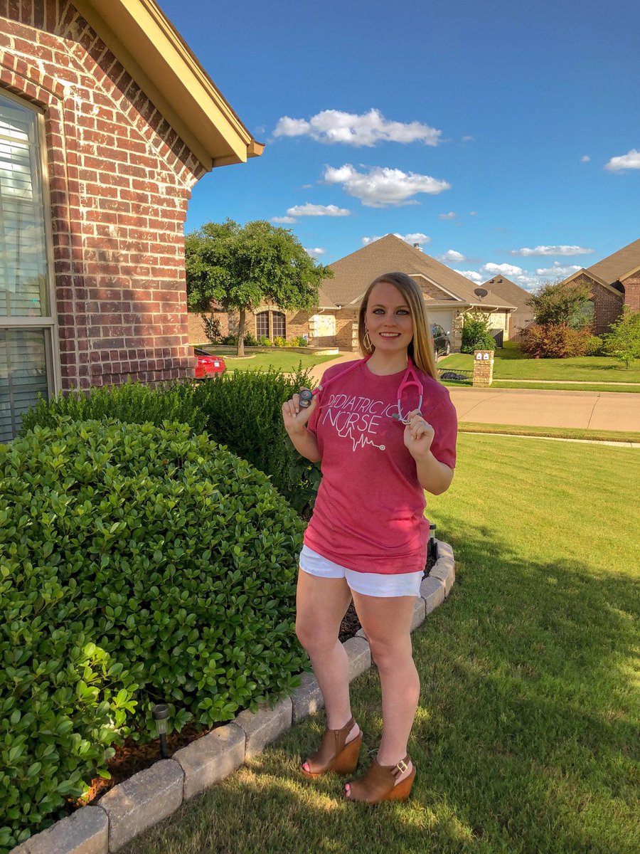 ashlee_knapp's tweet photo. Landed my absolute DREAM JOB💕👩🏼‍⚕️ Oklahoma better watch out - the pinkest, sparkliest pediatric ICU nurse there ever was is about to invade their territory and save some tiny humans😍 https://t.co/qZHONX5zob