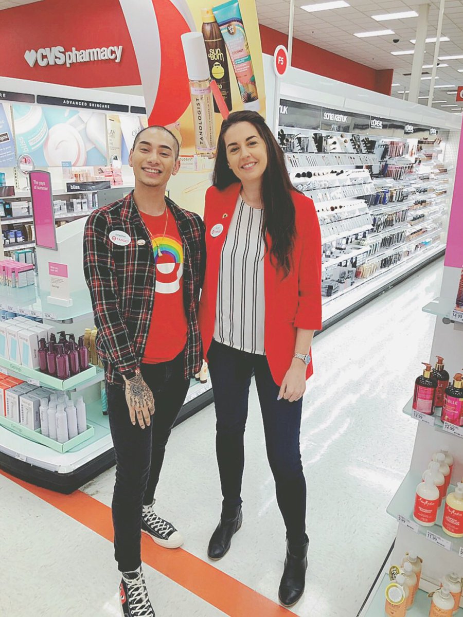 Beauty Consultant Jonathon is an expert in recommending beauty and skincare and loves sharing knowledge with his guests! He was even the winner of our 14 days of beauty selling contest! I am proud to have this expert on my team! #WorkSomewhereYouLove