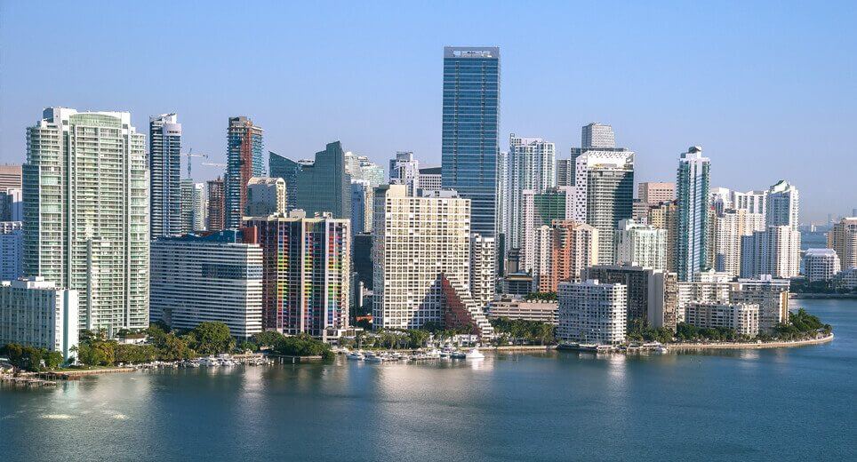 Hilosdirectos's tweet photo. Miamenses ya no pueden vivir en Miami https://t.co/OYCgsAd3ci https://t.co/N7phBrtw5i