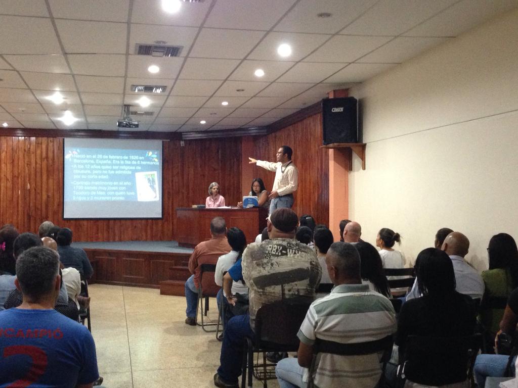 ELCARMELO's tweet photo. Hoy se realizó en el Salón Audiovisual la I Jornada de Formación para padres y representantes nuevo ingreso titulada "Valores y Familia". Fue un momento de encuentro y aprendizaje. #VolemosAlaMontañaMasAlta #VedrunaNosUne #FVCPA #iFormacion https://t.co/pefOOQtp9j