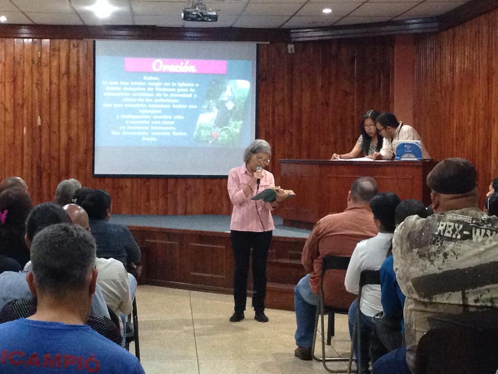 ELCARMELO's tweet photo. Hoy se realizó en el Salón Audiovisual la I Jornada de Formación para padres y representantes nuevo ingreso titulada "Valores y Familia". Fue un momento de encuentro y aprendizaje. #VolemosAlaMontañaMasAlta #VedrunaNosUne #FVCPA #iFormacion https://t.co/pefOOQtp9j