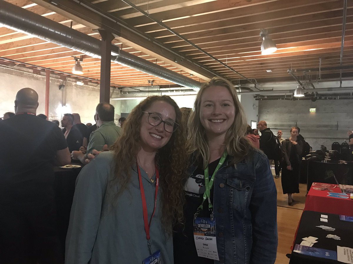 Carissa and Karissa of @GCPcloud <a href="/Azure/">Microsoft Azure</a> ☁️ reunited at #DevRelCon